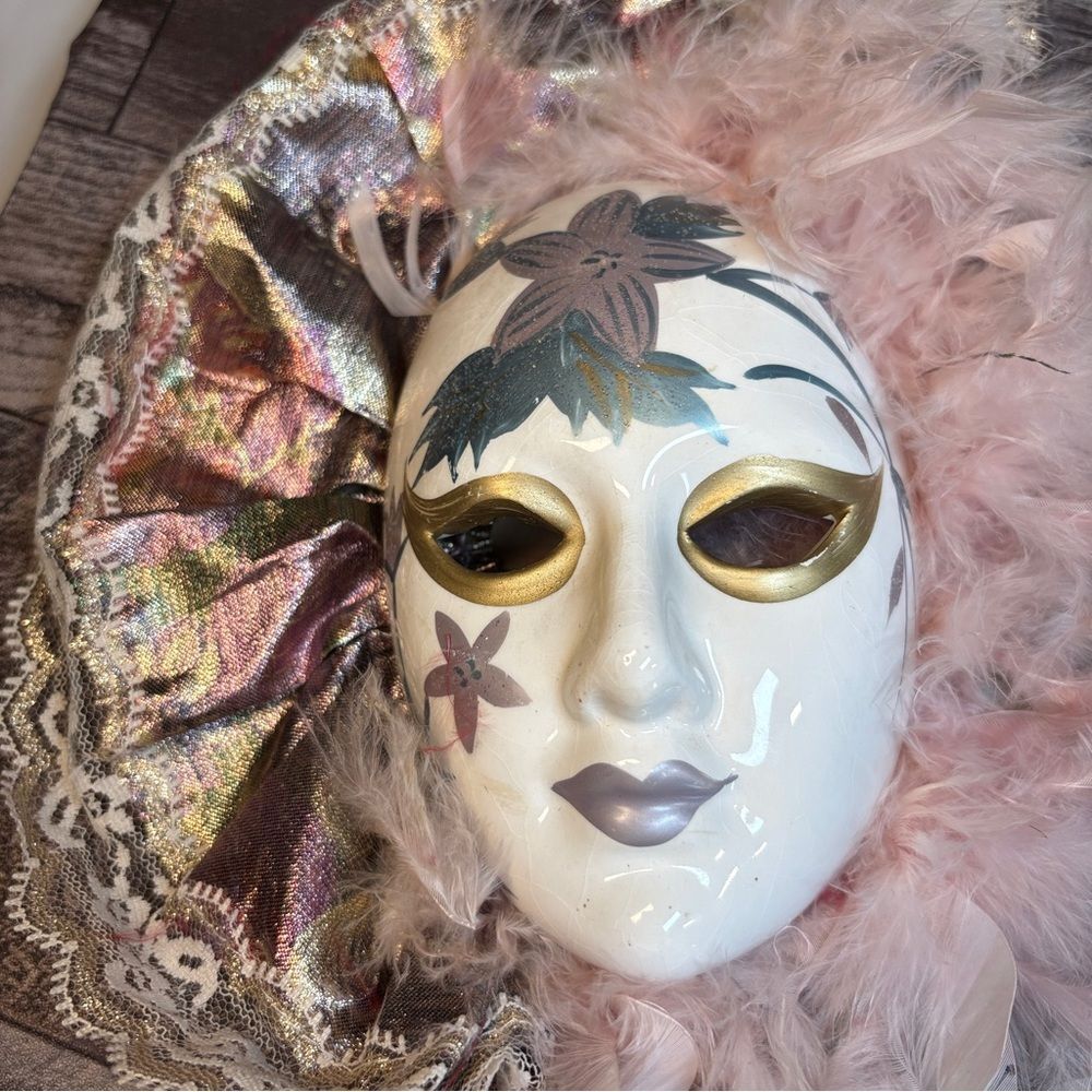 Elegant Feathered Mask with Gold and Pink Accents